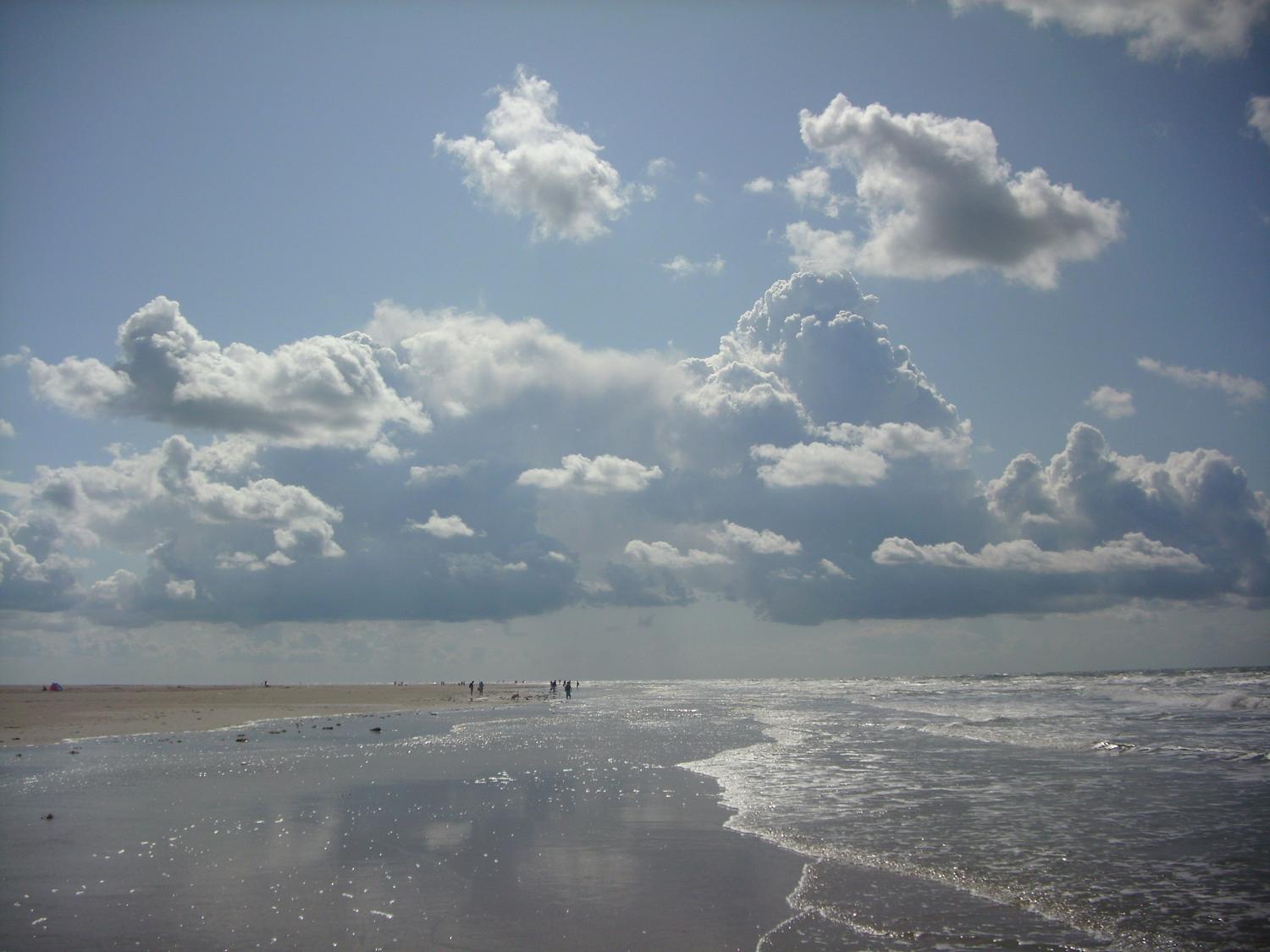 Weiter Strand mit Prielen bei St. Peter-Ording